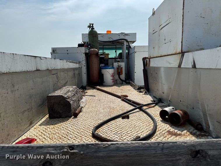 image for item EM2046 1998 GMC C7500 utility / service truck