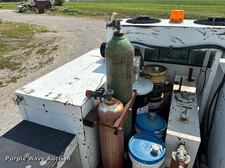 image for item EM2046 1998 GMC C7500 utility / service truck