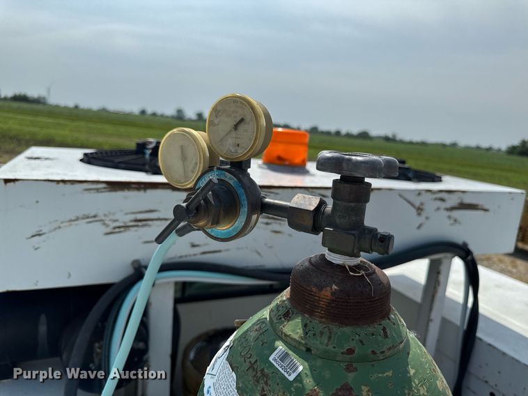 image for item EM2046 1998 GMC C7500 utility / service truck