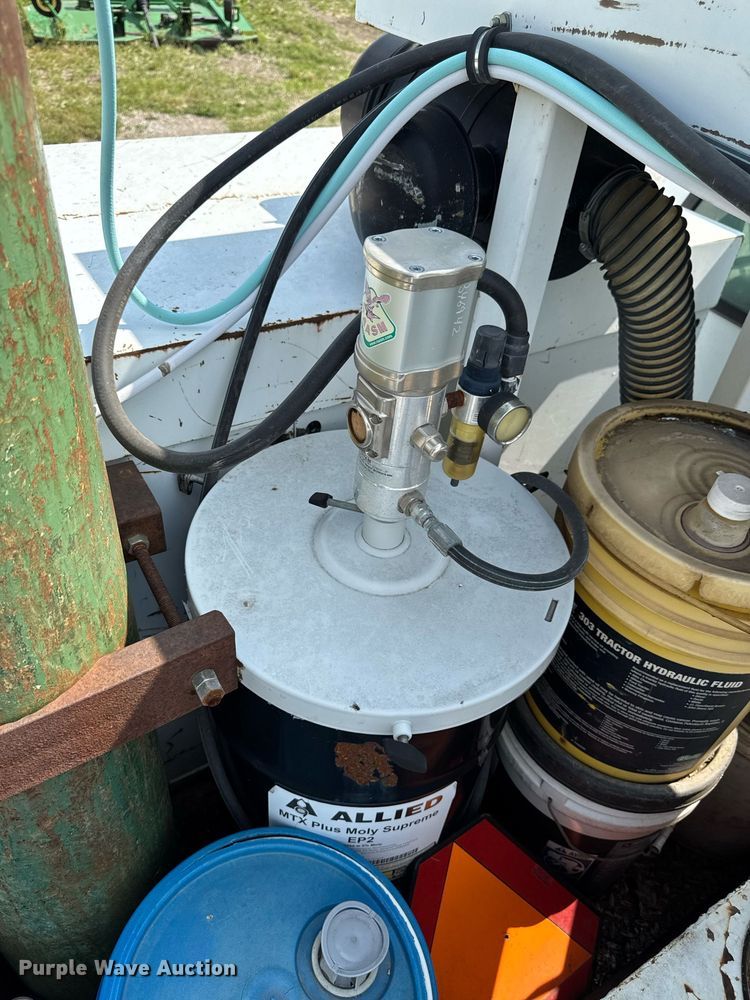 image for item EM2046 1998 GMC C7500 utility / service truck