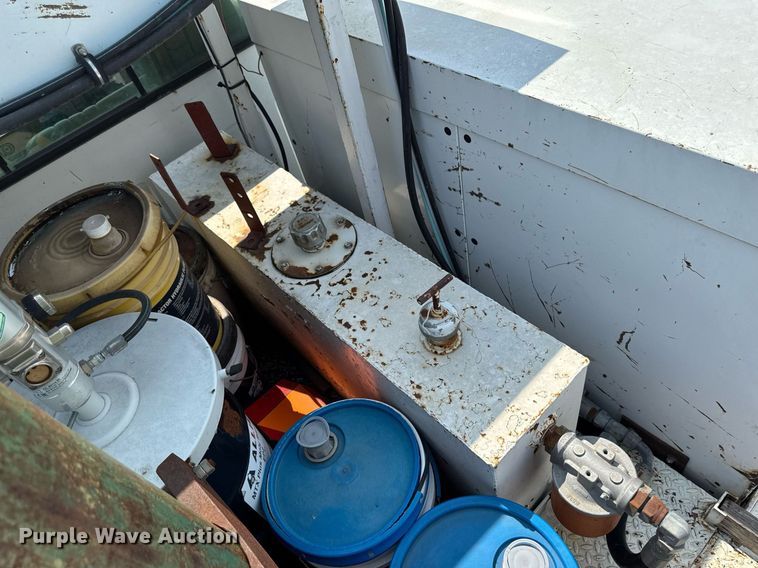 image for item EM2046 1998 GMC C7500 utility / service truck