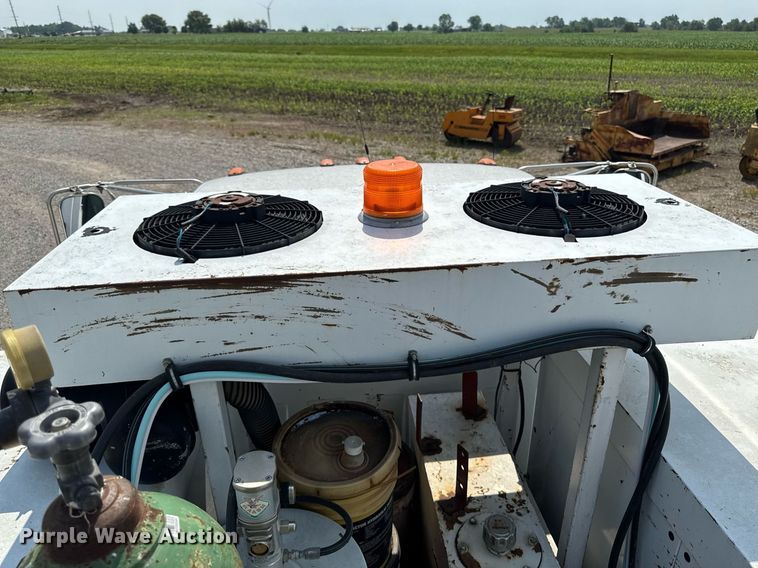 image for item EM2046 1998 GMC C7500 utility / service truck