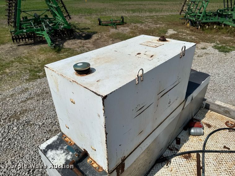 image for item EM2046 1998 GMC C7500 utility / service truck