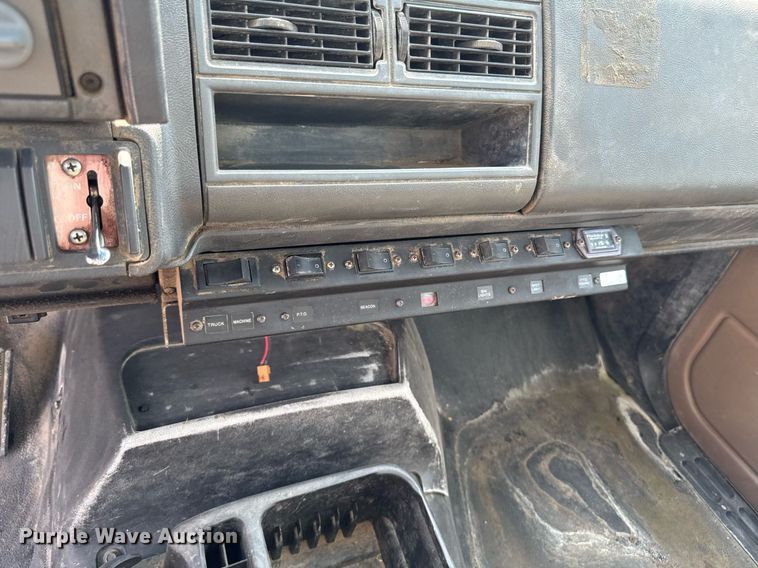 image for item EM2046 1998 GMC C7500 utility / service truck