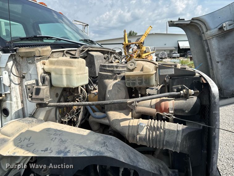 image for item EM2046 1998 GMC C7500 utility / service truck