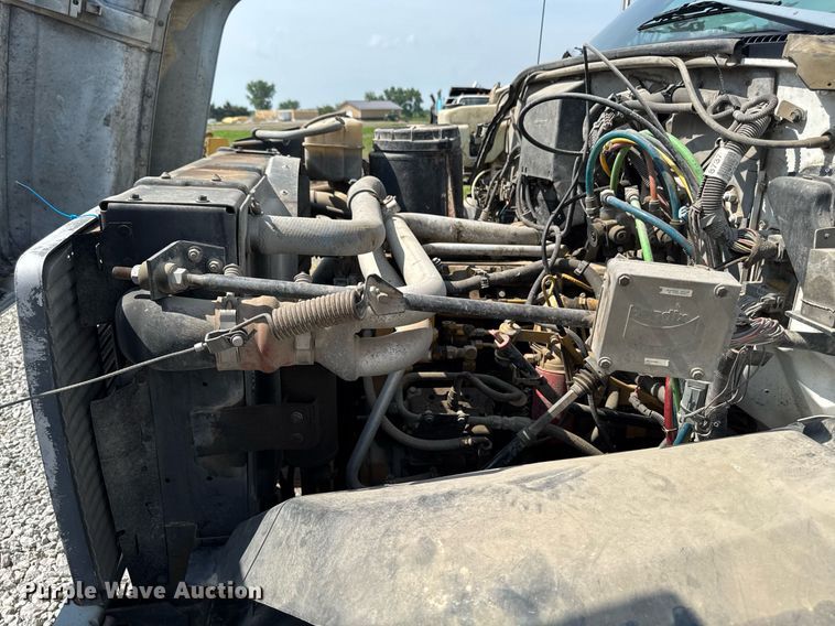 image for item EM2046 1998 GMC C7500 utility / service truck