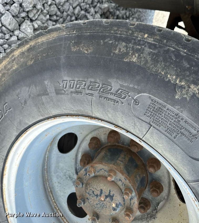 image for item EM2046 1998 GMC C7500 utility / service truck