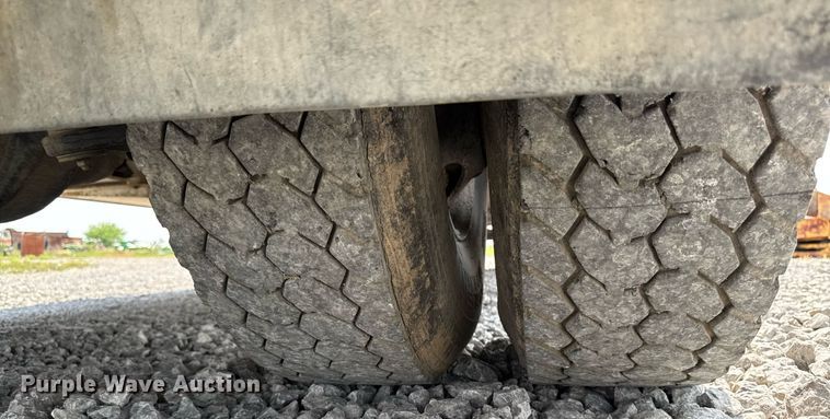 image for item EM2046 1998 GMC C7500 utility / service truck