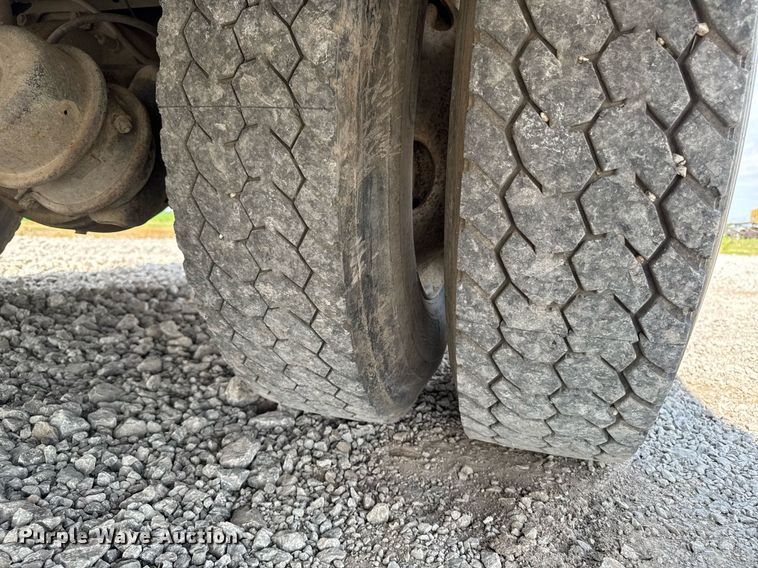 image for item EM2046 1998 GMC C7500 utility / service truck