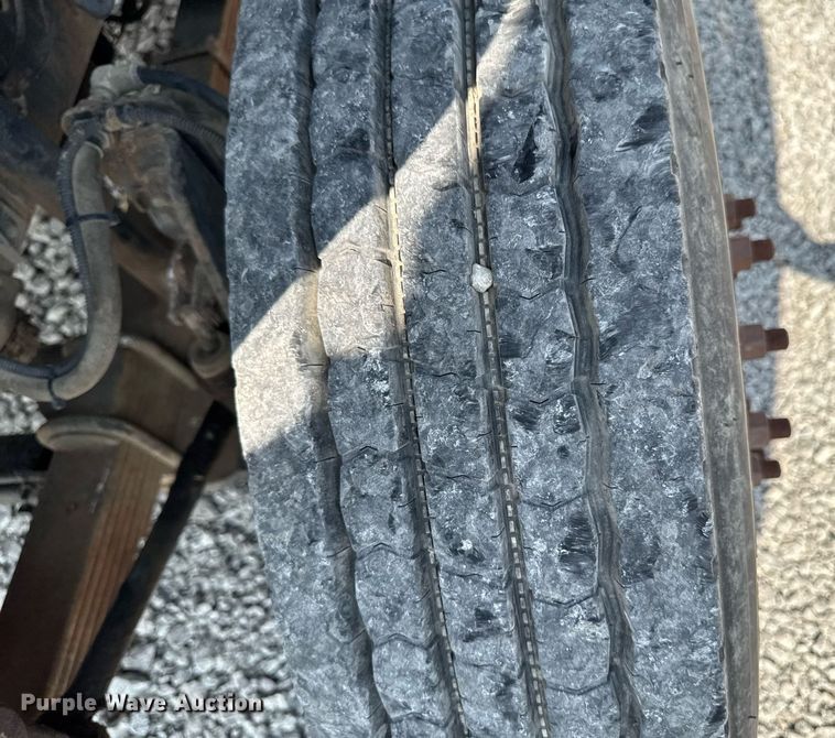 image for item EM2046 1998 GMC C7500 utility / service truck