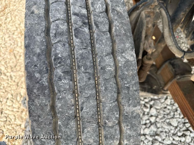 image for item EM2046 1998 GMC C7500 utility / service truck