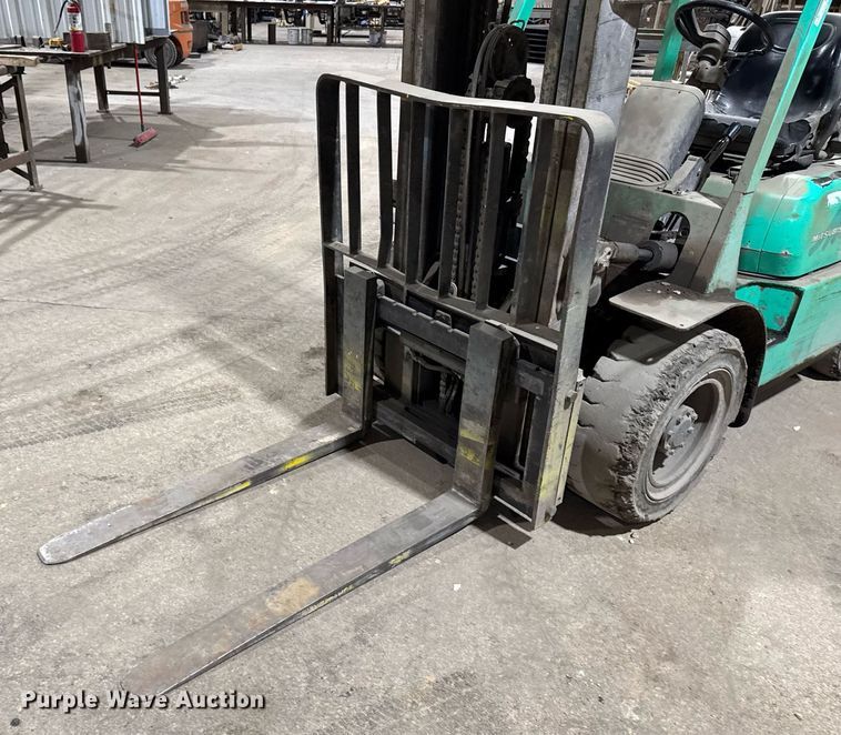image for item EM2058 Mitsubishi FG30 forklift