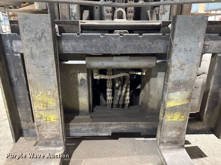 image for item EM2058 Mitsubishi FG30 forklift