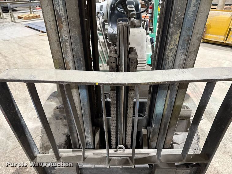 image for item EM2058 Mitsubishi FG30 forklift