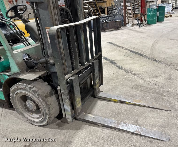 image for item EM2058 Mitsubishi FG30 forklift