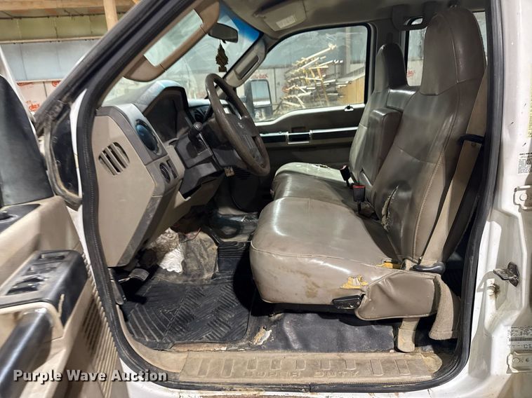 image for item EM2059 2008 Ford F450 super Duty XL Crew Cab utility / service truck