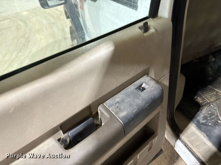 image for item EM2059 2008 Ford F450 super Duty XL Crew Cab utility / service truck