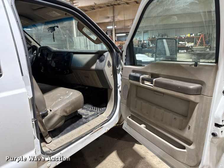 image for item EM2059 2008 Ford F450 super Duty XL Crew Cab utility / service truck