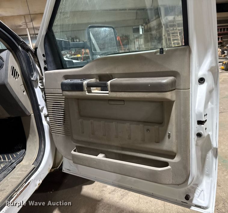 image for item EM2059 2008 Ford F450 super Duty XL Crew Cab utility / service truck