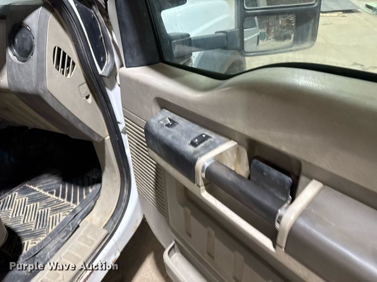 image for item EM2059 2008 Ford F450 super Duty XL Crew Cab utility / service truck