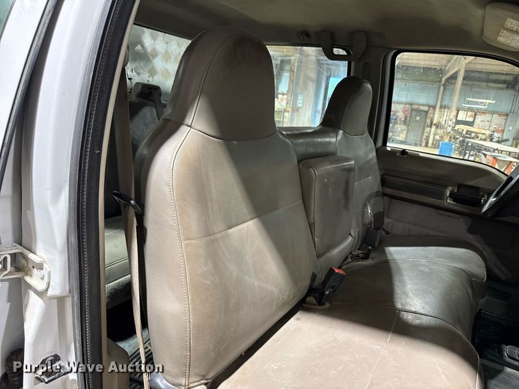 image for item EM2059 2008 Ford F450 super Duty XL Crew Cab utility / service truck