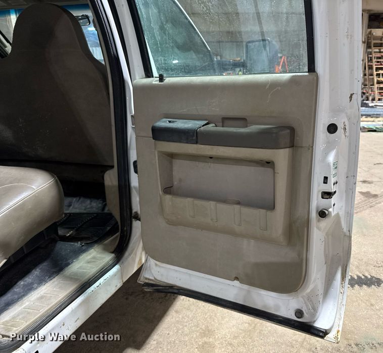 image for item EM2059 2008 Ford F450 super Duty XL Crew Cab utility / service truck