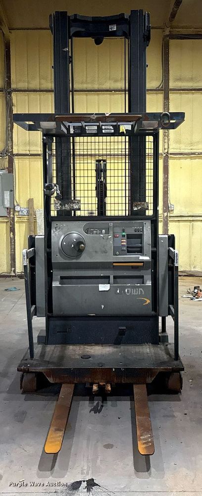 image for item EM2649 Crown SP4050-30 order picker