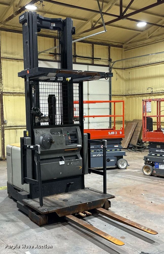 image for item EM2649 Crown SP4050-30 order picker