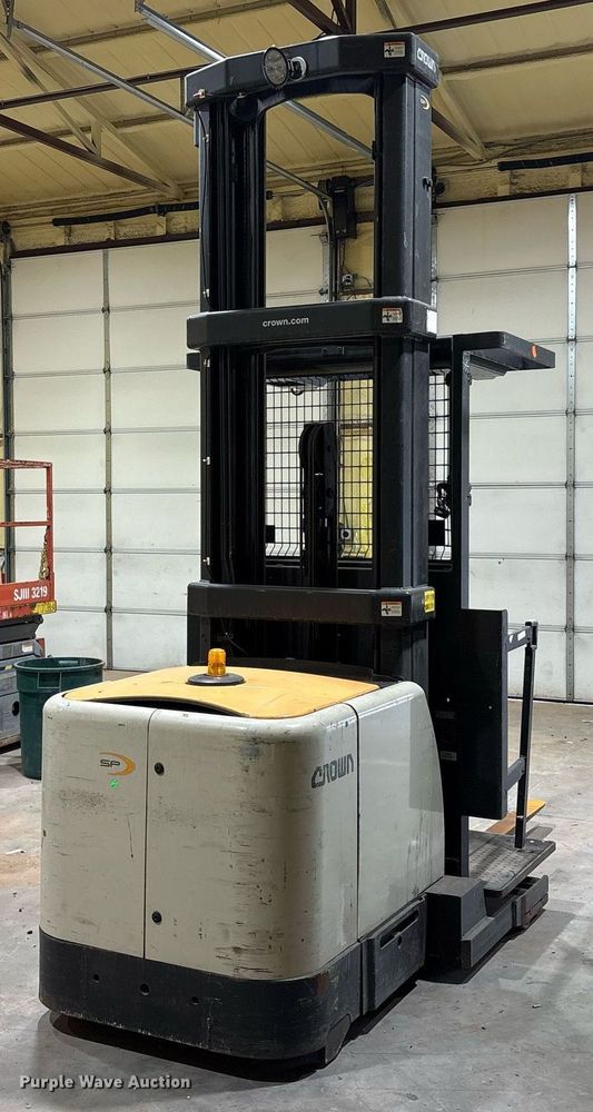 image for item EM2649 Crown SP4050-30 order picker