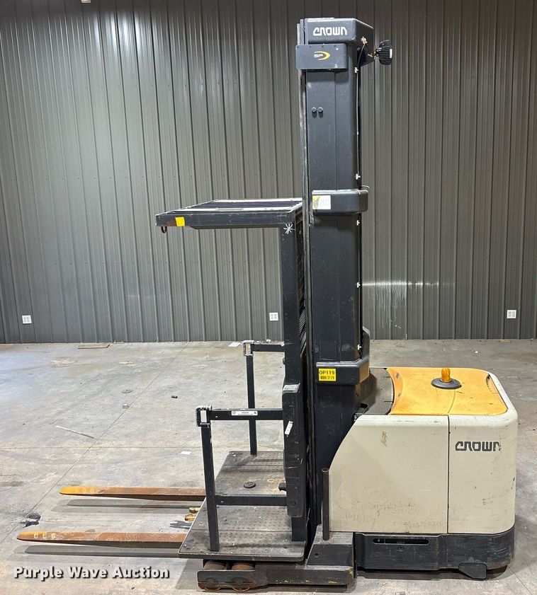 image for item EM2649 Crown SP4050-30 order picker