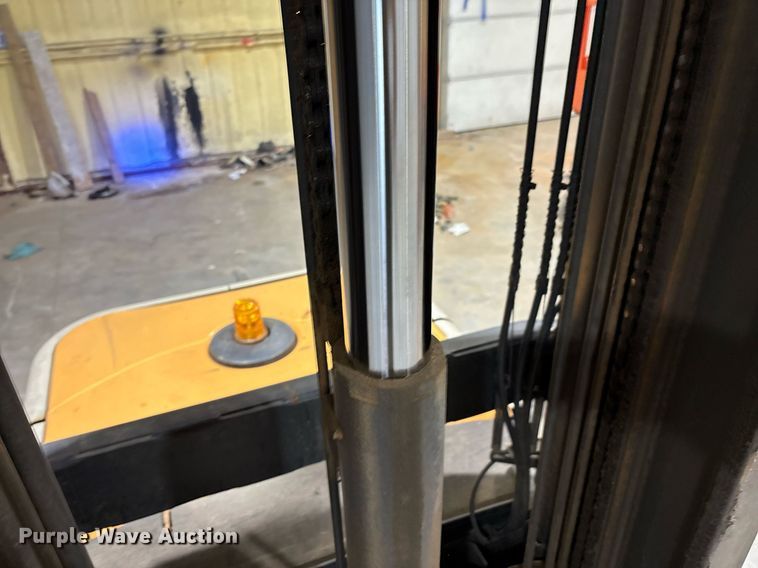 image for item EM2649 Crown SP4050-30 order picker