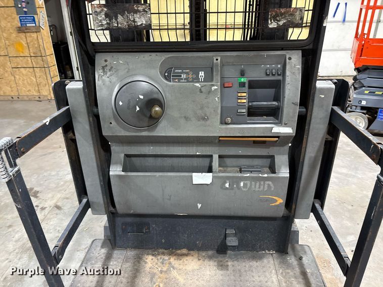 image for item EM2649 Crown SP4050-30 order picker