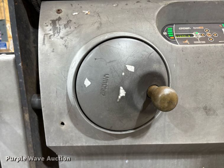 image for item EM2649 Crown SP4050-30 order picker