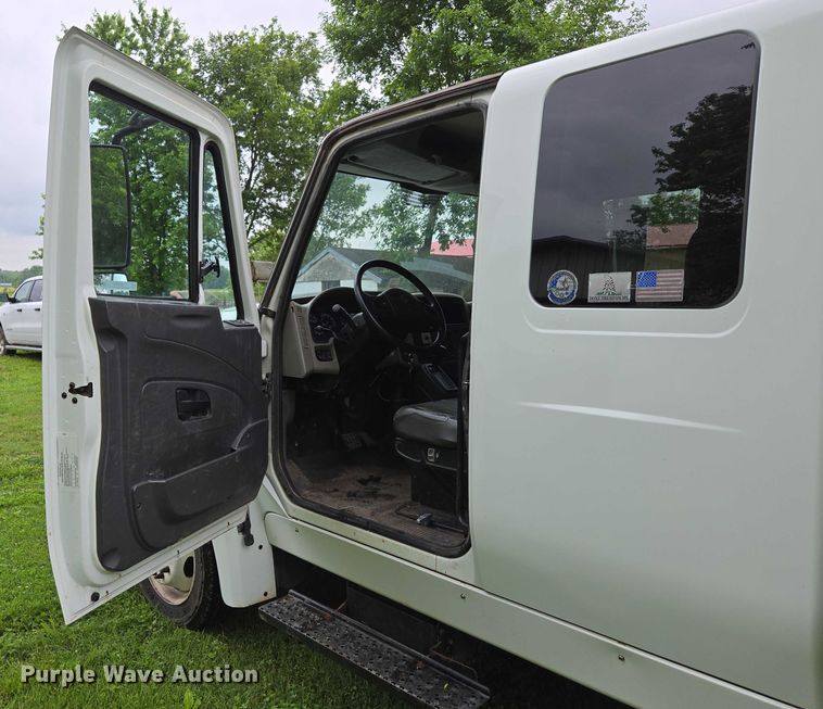 image for item EN3783 2015 International Terrastar Ext. Cab flatbed truck