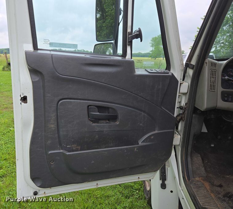 image for item EN3783 2015 International Terrastar Ext. Cab flatbed truck