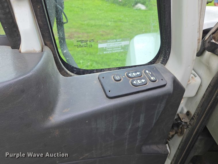 image for item EN3783 2015 International Terrastar Ext. Cab flatbed truck