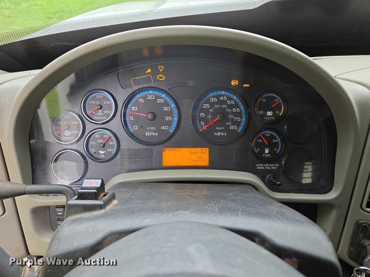 image for item EN3783 2015 International Terrastar Ext. Cab flatbed truck