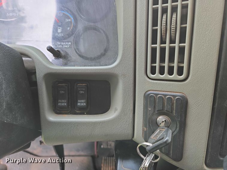 image for item EN3783 2015 International Terrastar Ext. Cab flatbed truck