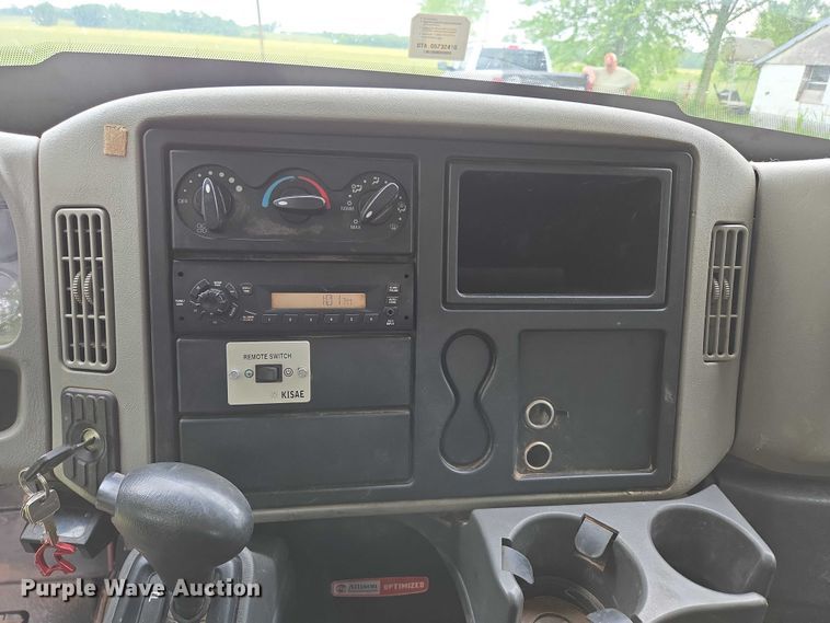 image for item EN3783 2015 International Terrastar Ext. Cab flatbed truck