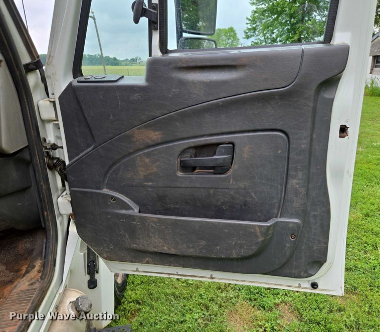 image for item EN3783 2015 International Terrastar Ext. Cab flatbed truck