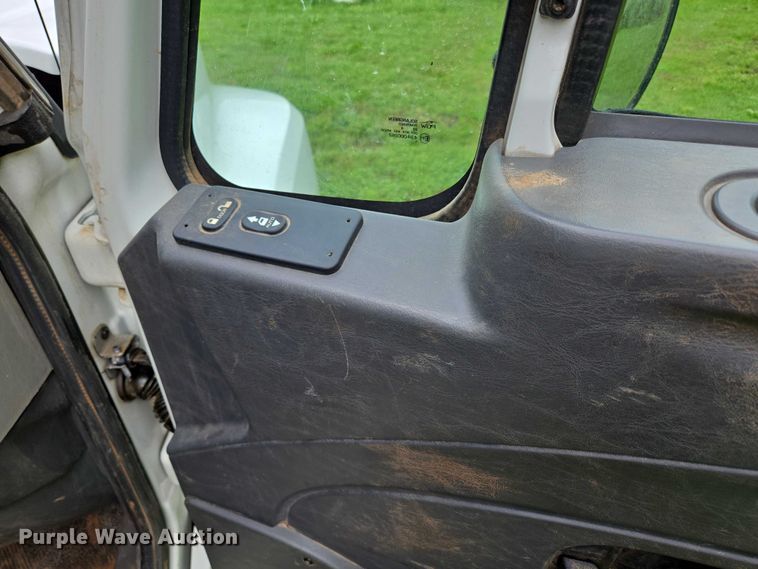 image for item EN3783 2015 International Terrastar Ext. Cab flatbed truck