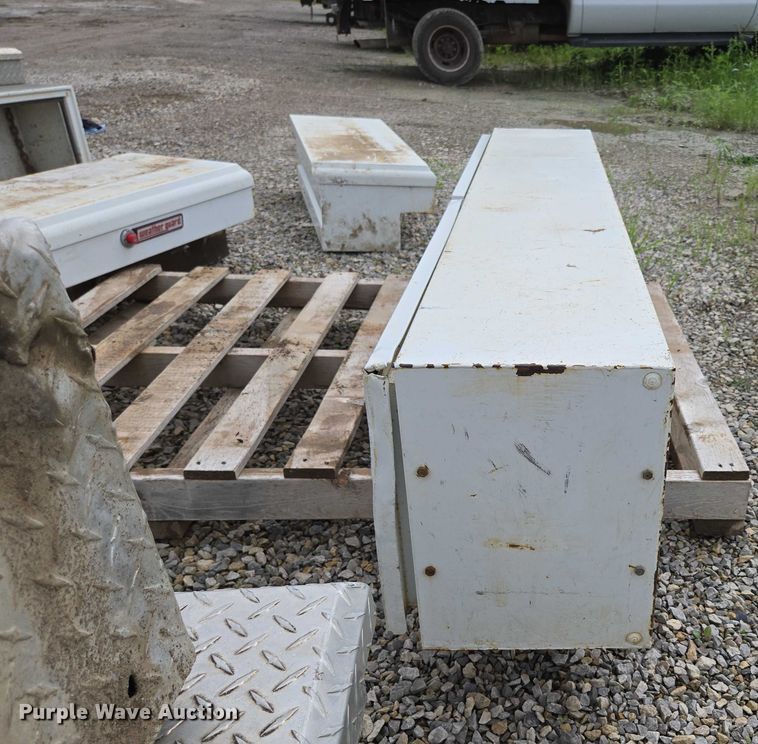 image for item EN3867 Truck accessories