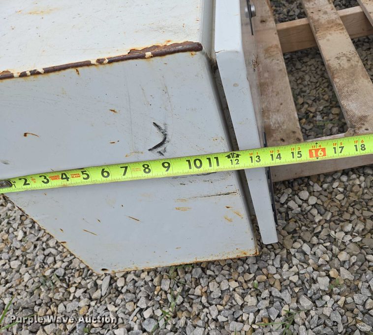 image for item EN3867 Truck accessories