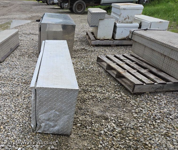 image for item EN3867 Truck accessories