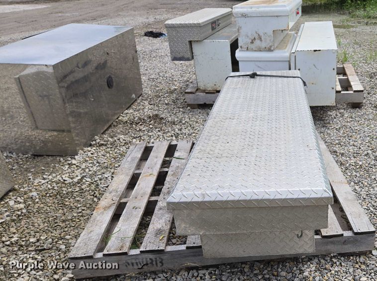 image for item EN3867 Truck accessories