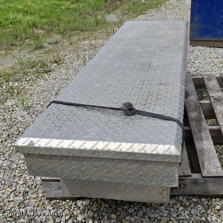 image for item EN3867 Truck accessories