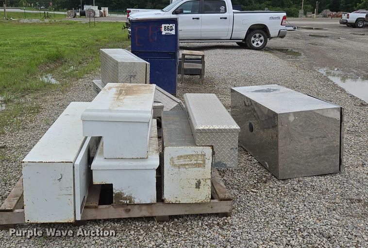 image for item EN3867 Truck accessories