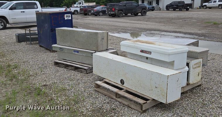 image for item EN3867 Truck accessories