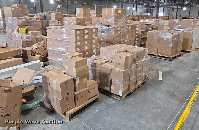 image for item EN3881 Approximately 29 pallets of lighting fixtures