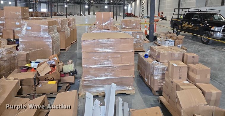 image for item EN3881 Approximately 29 pallets of lighting fixtures